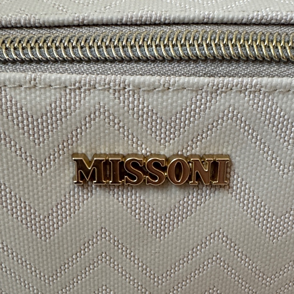 Missoni for Delta One amenities case. Unopened and intact.